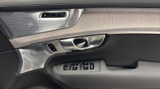 Volvo XC90 2.0 T8 PHEV Ultra Dark 5dr AWD Geartronic Estate